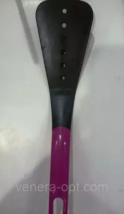 Кухонная лопатка с дырочками