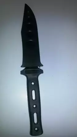 Нож в чехле  черный