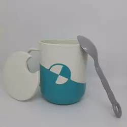 Пластиковая кофейные кружка с крышкой и ложкой